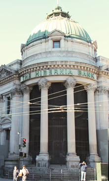 Hibernia Bank front entrance.